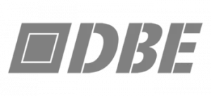 Graues stilisiertes DBE-Logo mit fetten Buchstaben und einer schrägen rechteckigen Form auf der linken Seite.